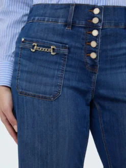 Jeans cropped con dettaglio catenella sulle tasche