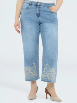 Jeans cropped con ricamo floreale