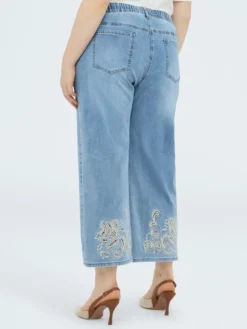 Jeans cropped con ricamo floreale