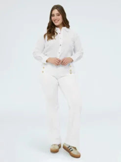 Jeans Flare con bottoni decorativi