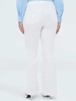 Jeans Flare con bottoni decorativi