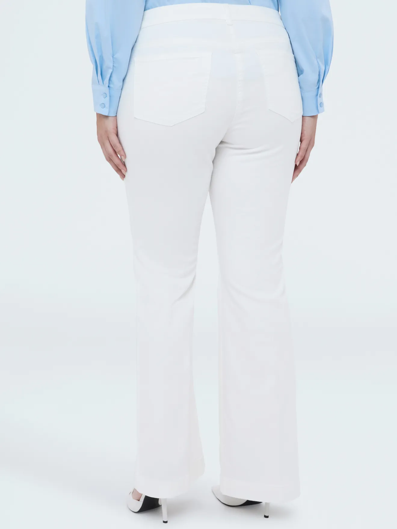 Jeans Flare con bottoni decorativi