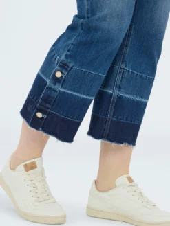 Jeans Kick Flare con orlo sfrangiato