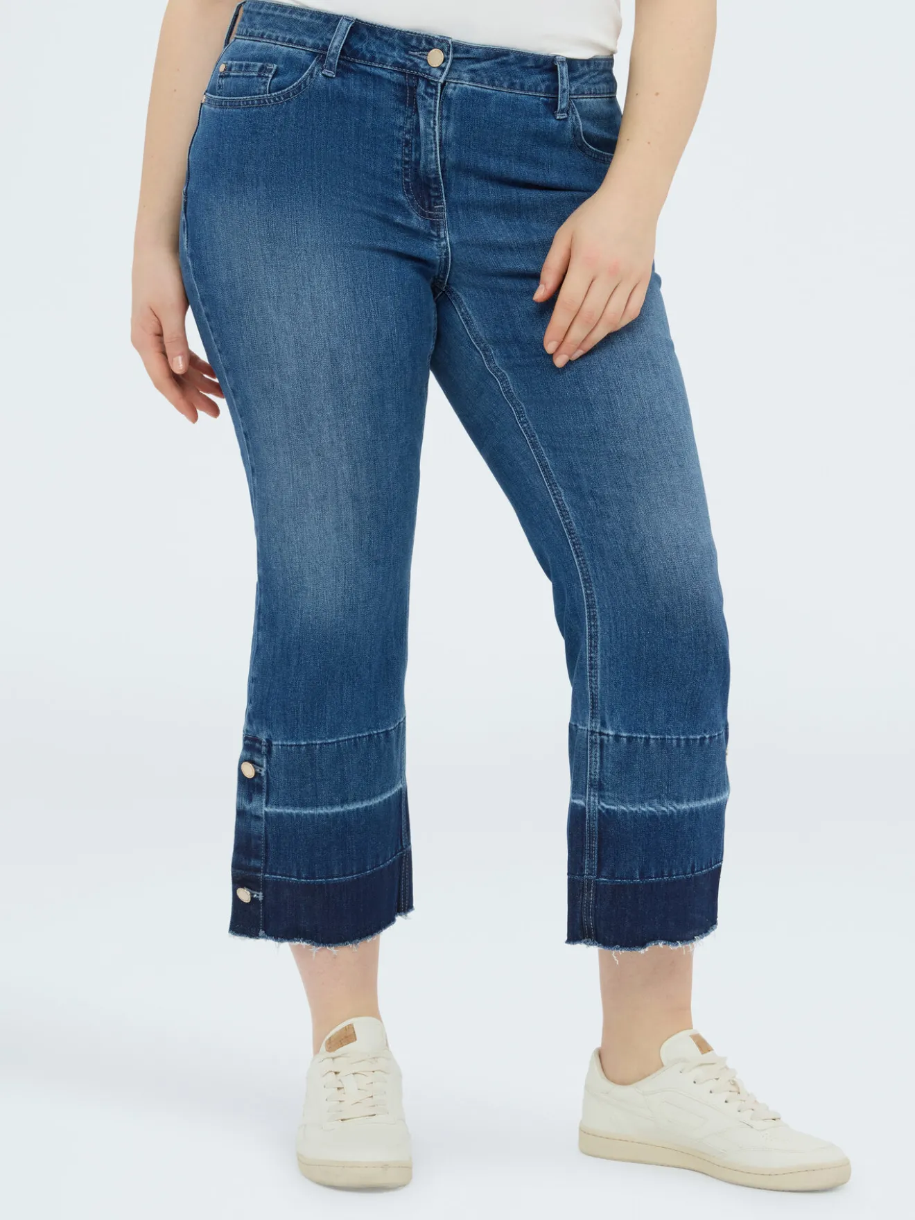 Jeans Kick Flare con orlo sfrangiato