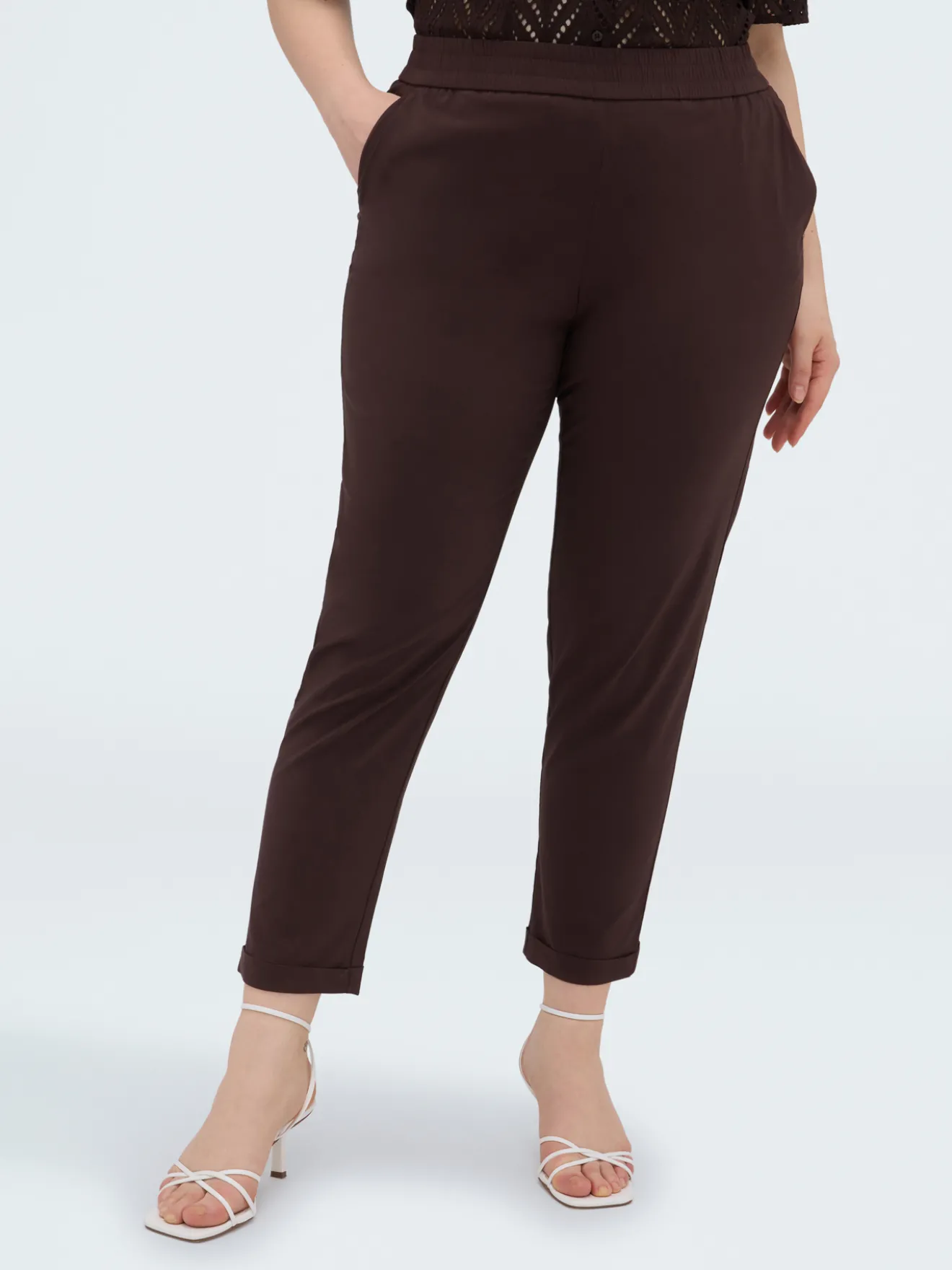 Jogger in tessuto stretch con risvolto