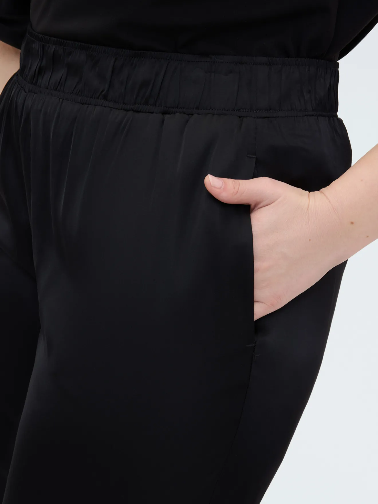 Joggers in raso stretch