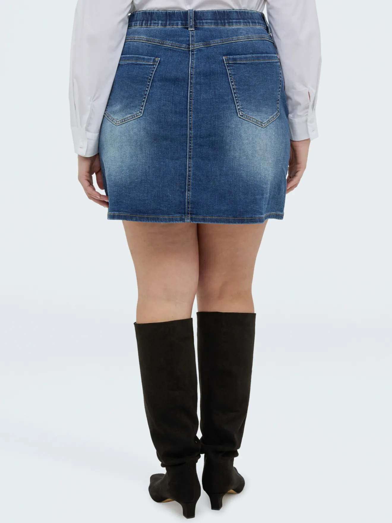 Minigonna in denim con applicazioni