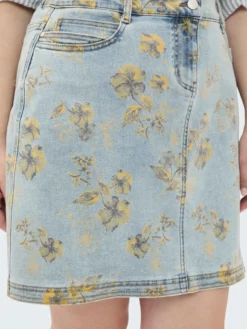 Minigonna in denim con stampa floreale
