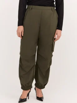 Pantaloni cargo in nylon