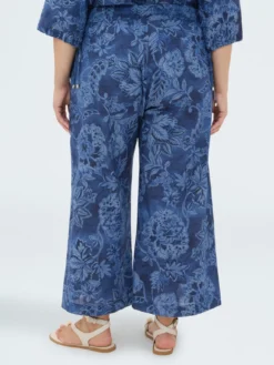 Pantaloni cropped in chambray con stampa