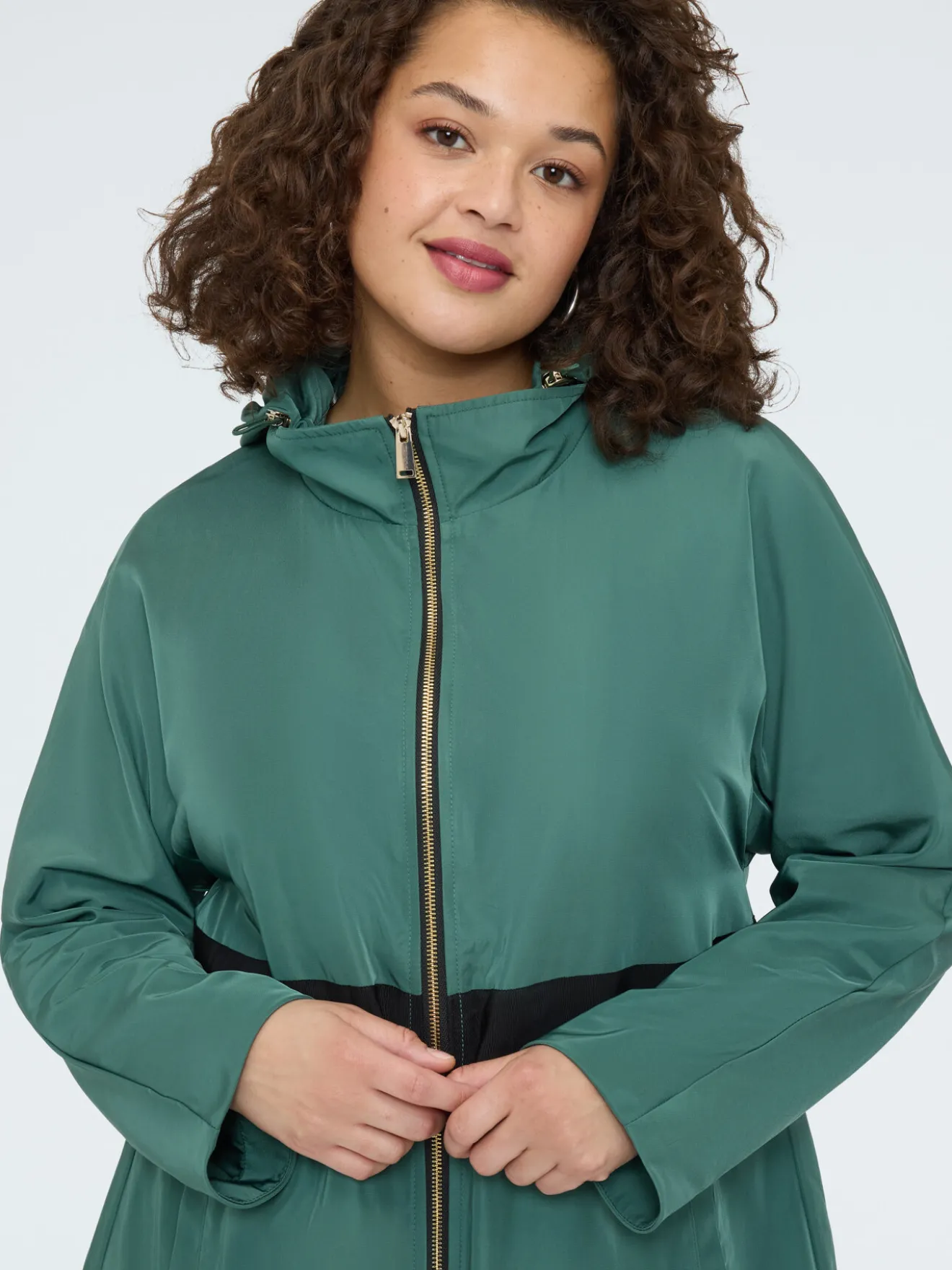 Parka con fascia a contrasto