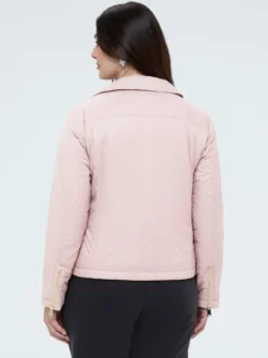 Piumino biker con chiusura asimmetrica