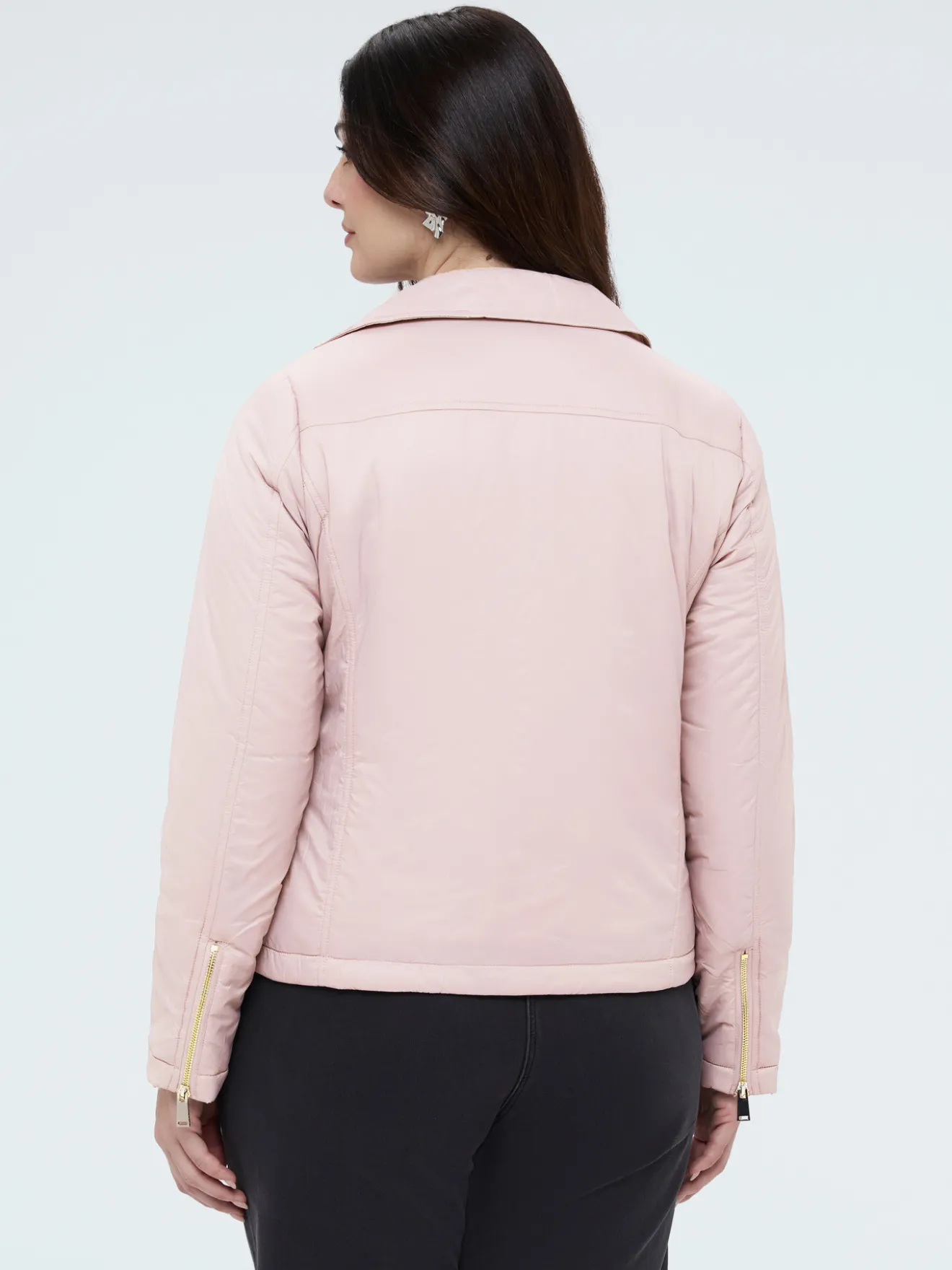 Piumino biker con chiusura asimmetrica