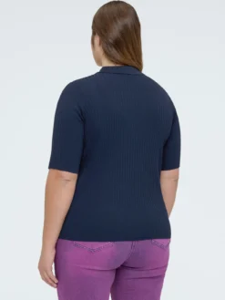 Polo in maglia a costine con bottoni decorativi