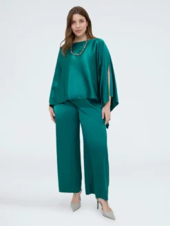 Poncho in raso design asimmetrico