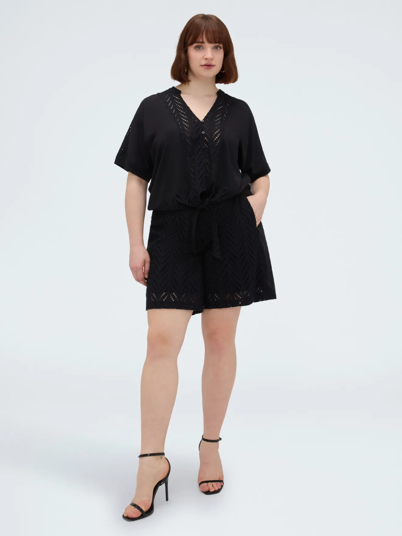 Shorts in sangallo di cotone traforato