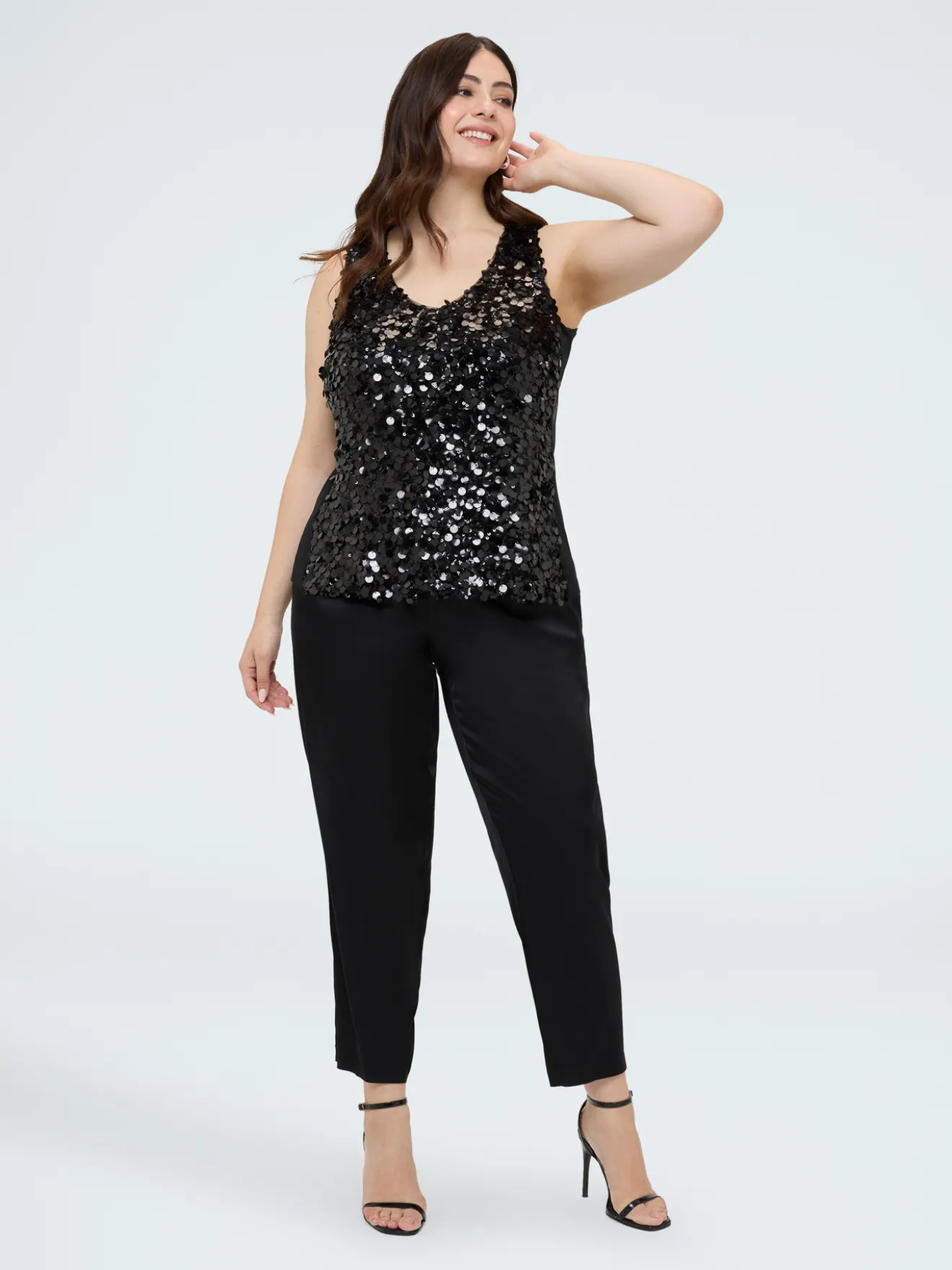 Top con paillettes e scollo a V