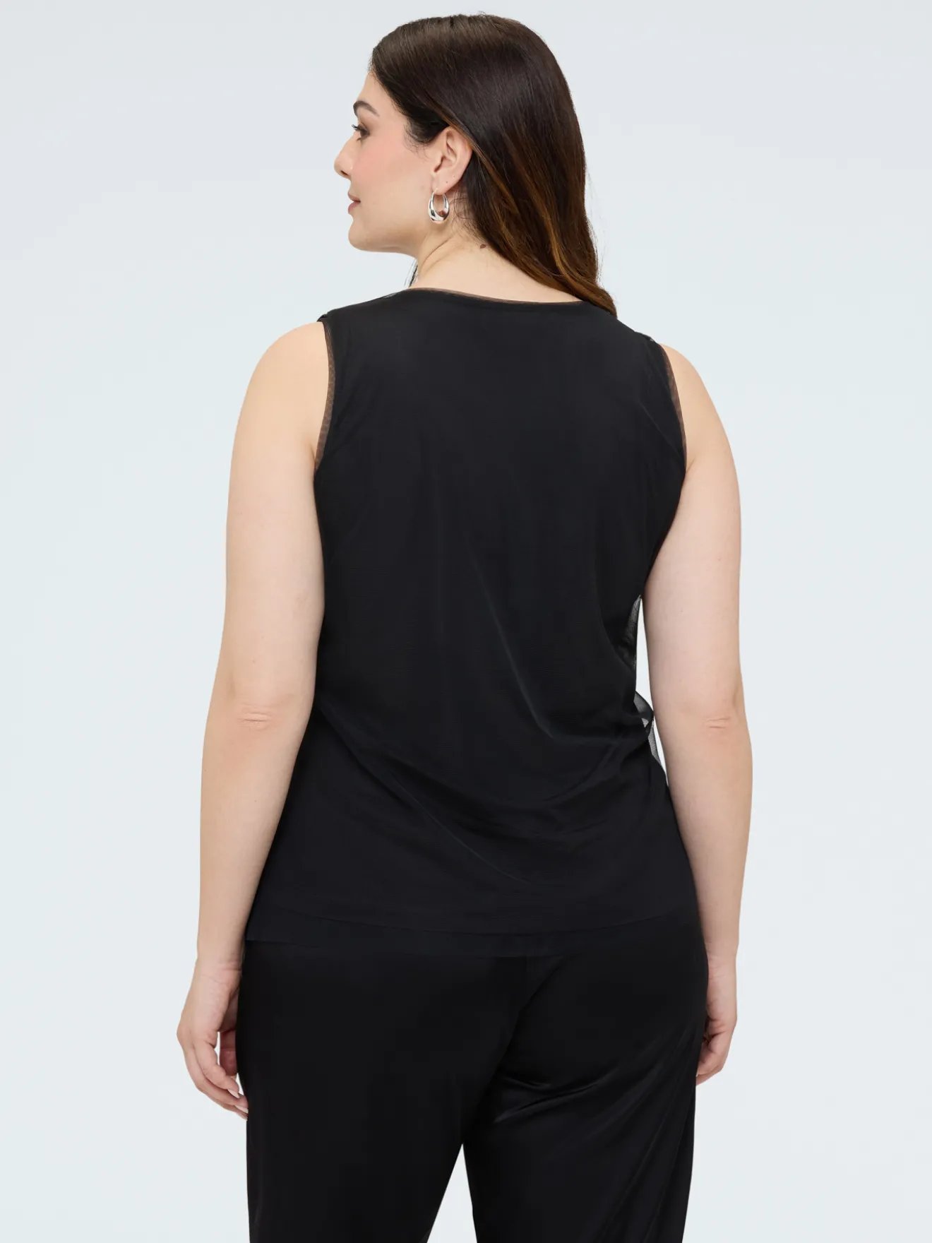 Top con paillettes e scollo a V