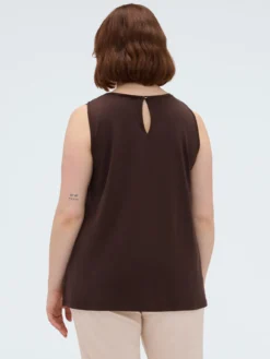 Top con pizzo