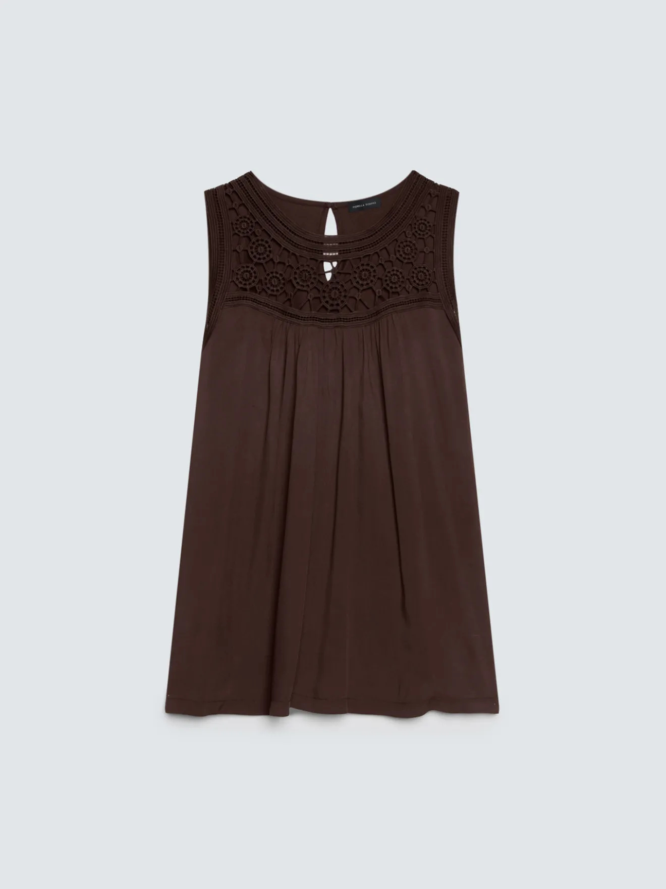 Top con pizzo