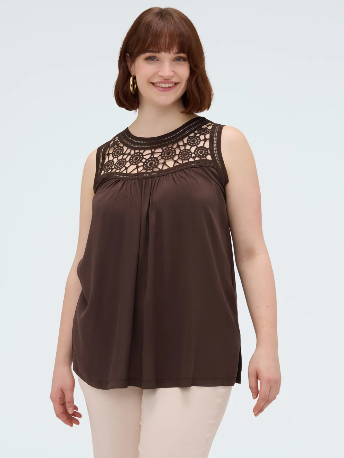 Top con pizzo