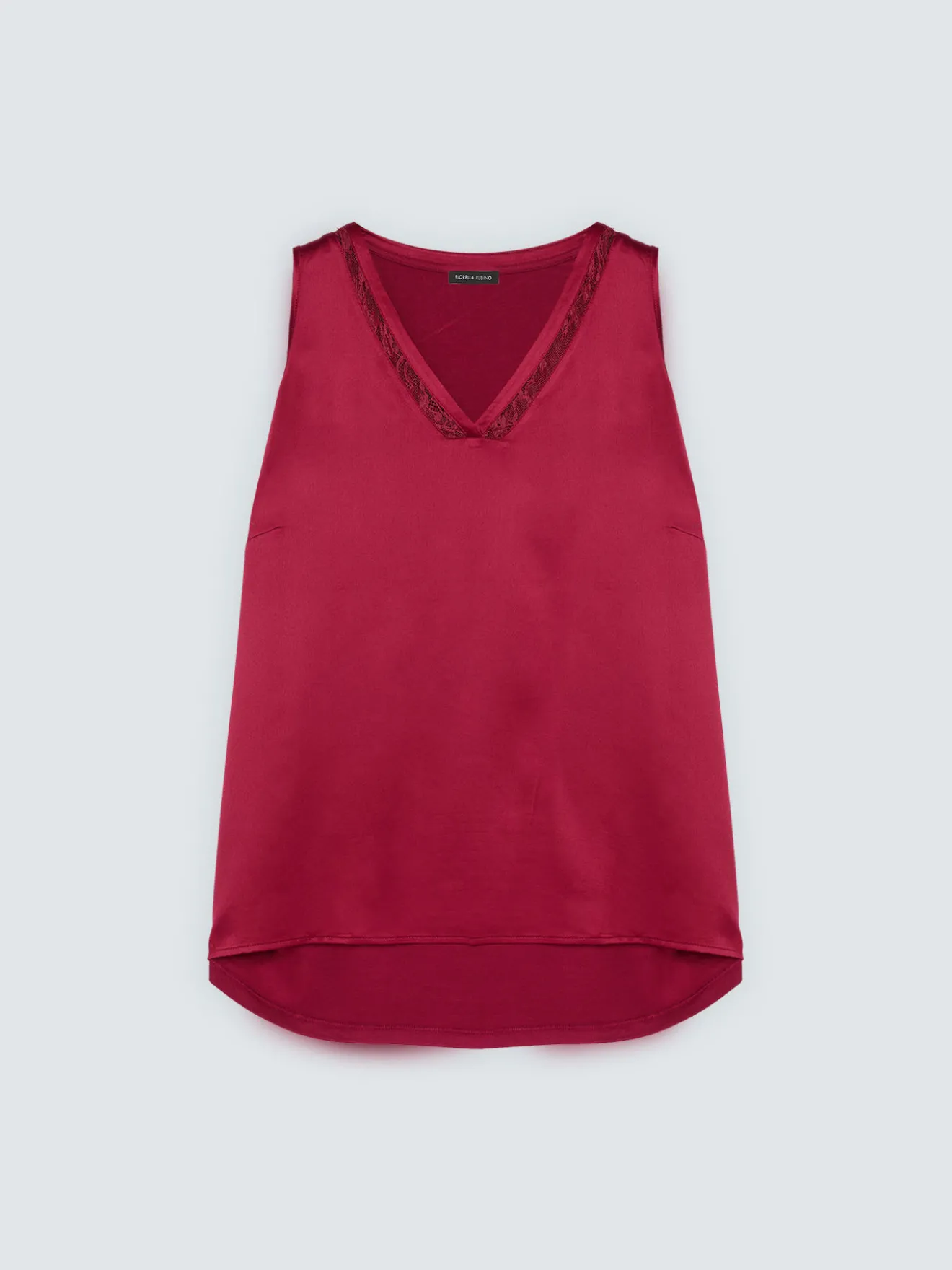 Top con scollo V e dettaglio in pizzo