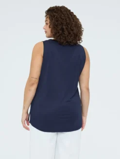 Top con scollo V e dettaglio in pizzo