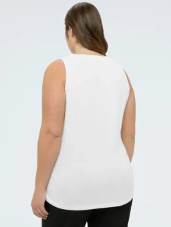 Top con scollo V e dettaglio in pizzo