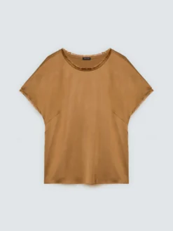 Top in raso con dettagli sfrangiati