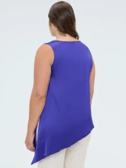 Top in raso con orlo asimmetrico
