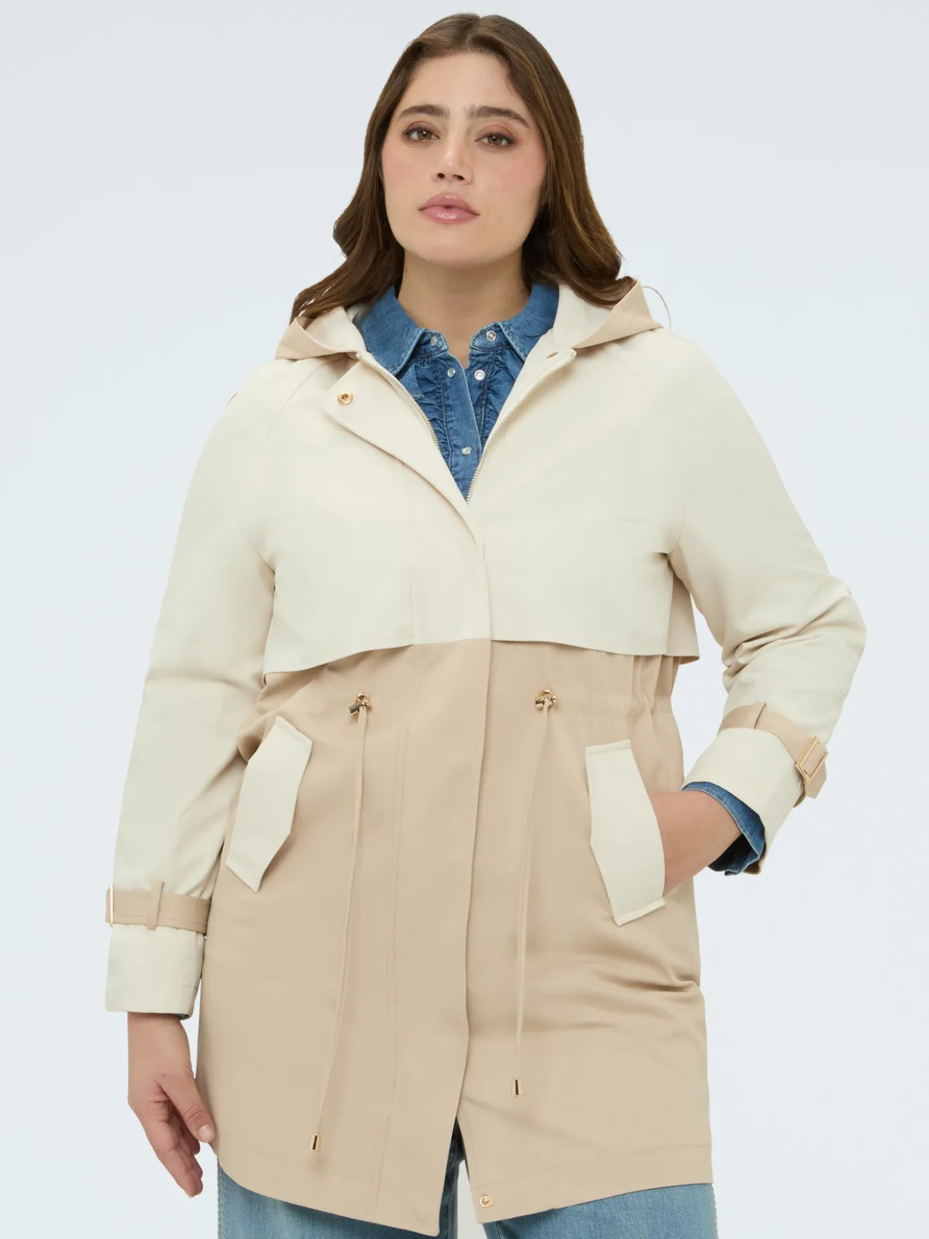 Trench bicolore con cappuccio