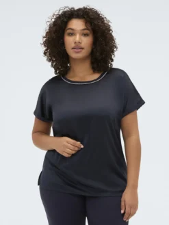 T-shirt bimaterica con applicazioni luminose