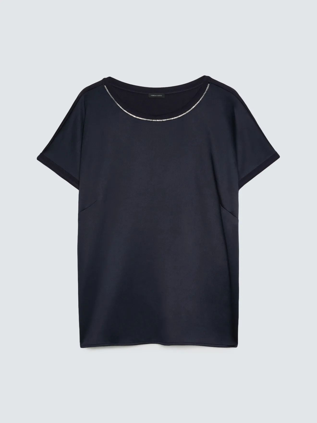 T-shirt bimaterica con applicazioni luminose