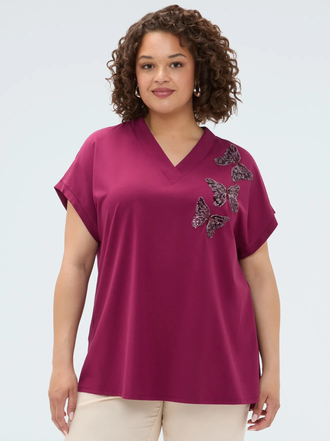 T-shirt bimaterica con farfalle in paillettes