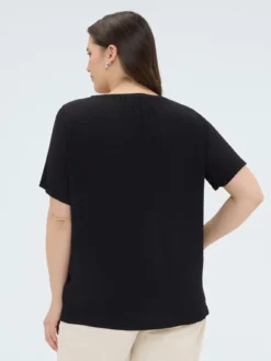 T-shirt bimaterica con ricamo floreale