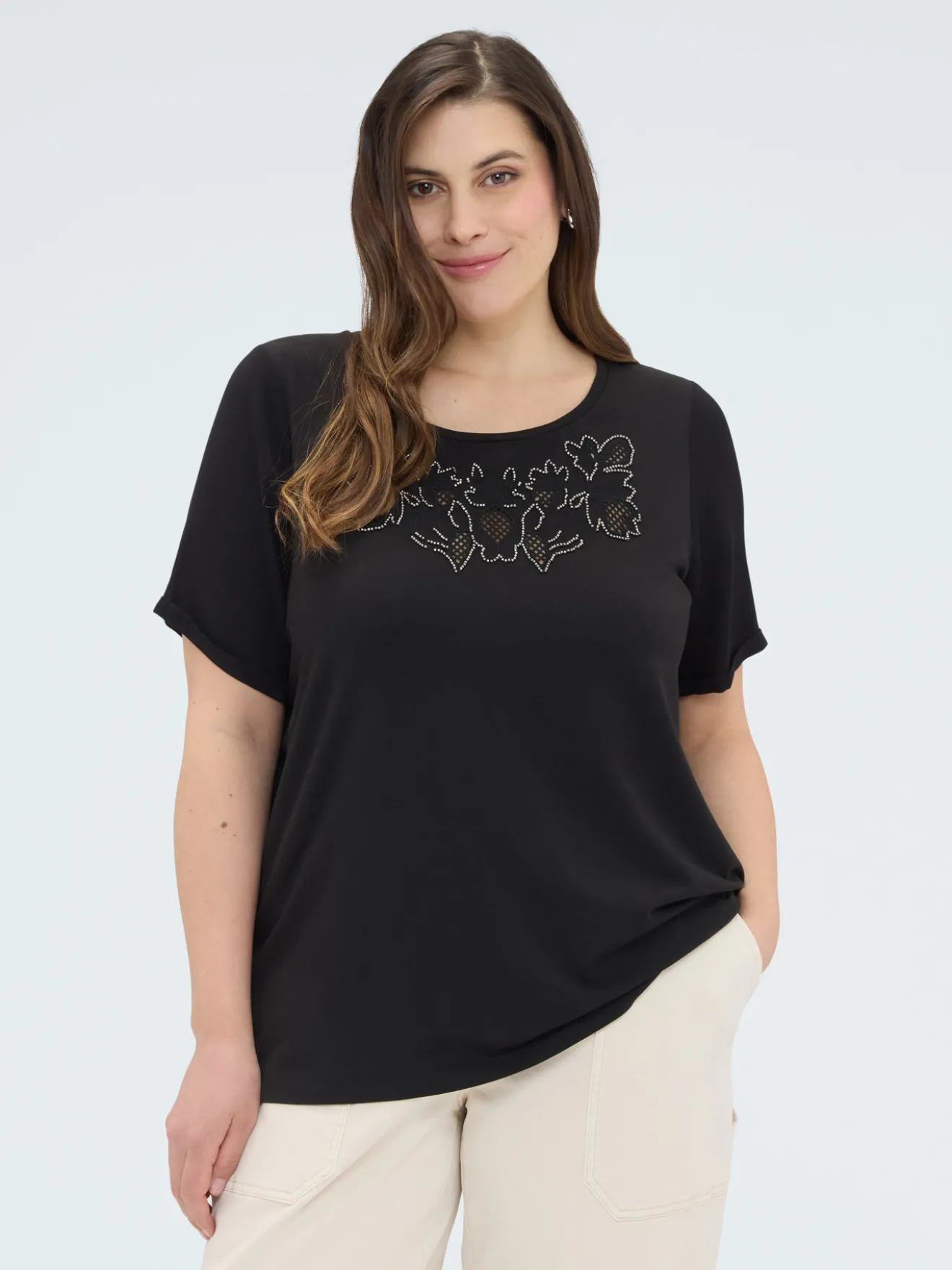 T-shirt bimaterica con ricamo floreale