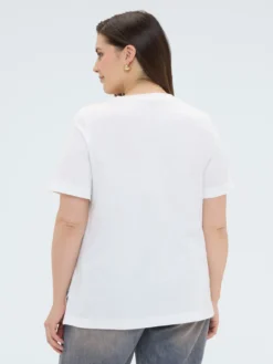 T-shirt cane chic con dettagli luminosi