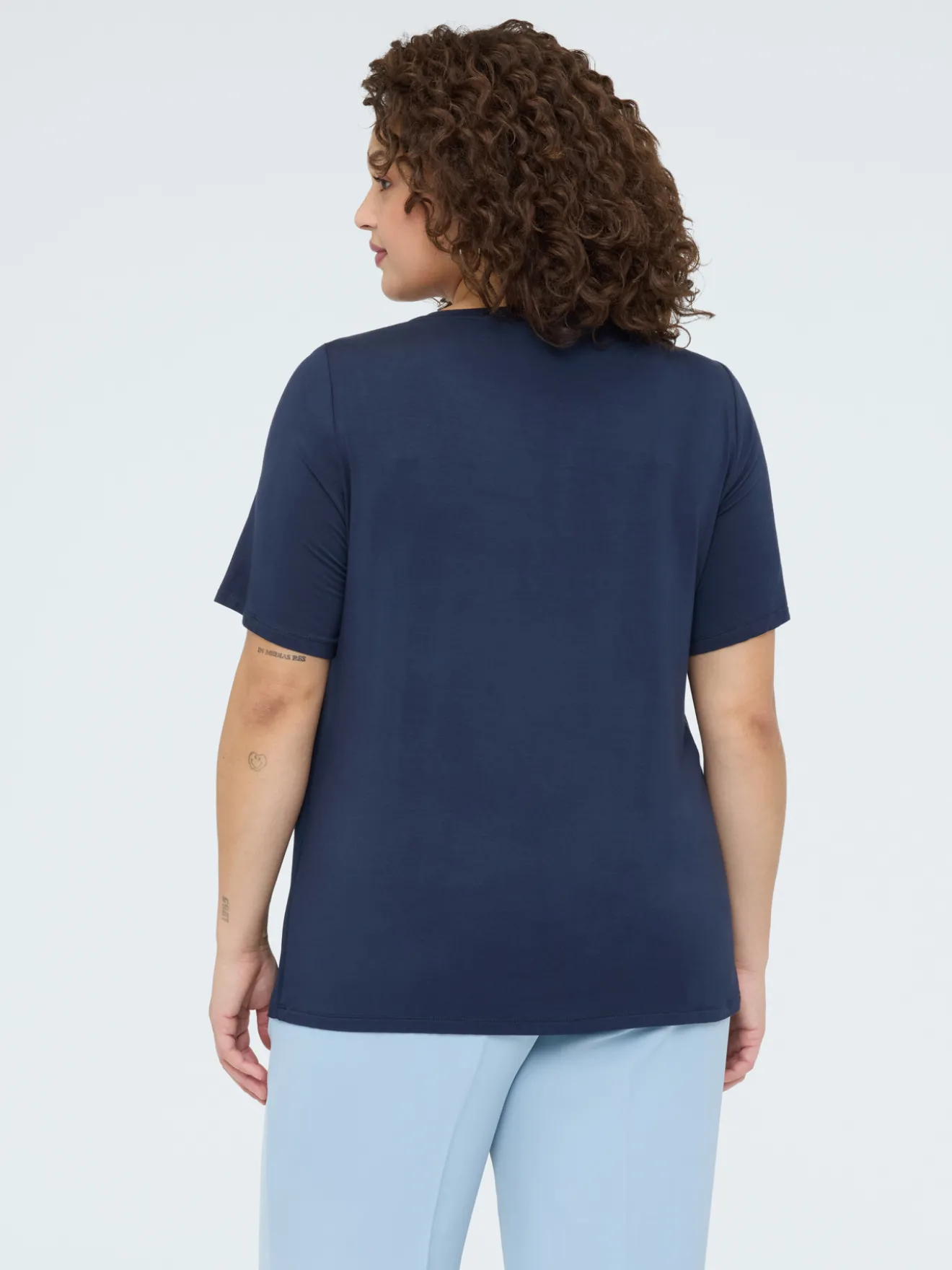 T-shirt con dettaglio sullo scollo