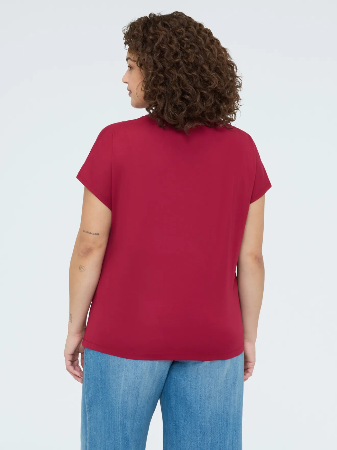 T-shirt con drappeggio e punti luce