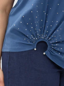 T-shirt con hotfix e dattaglio ad anello