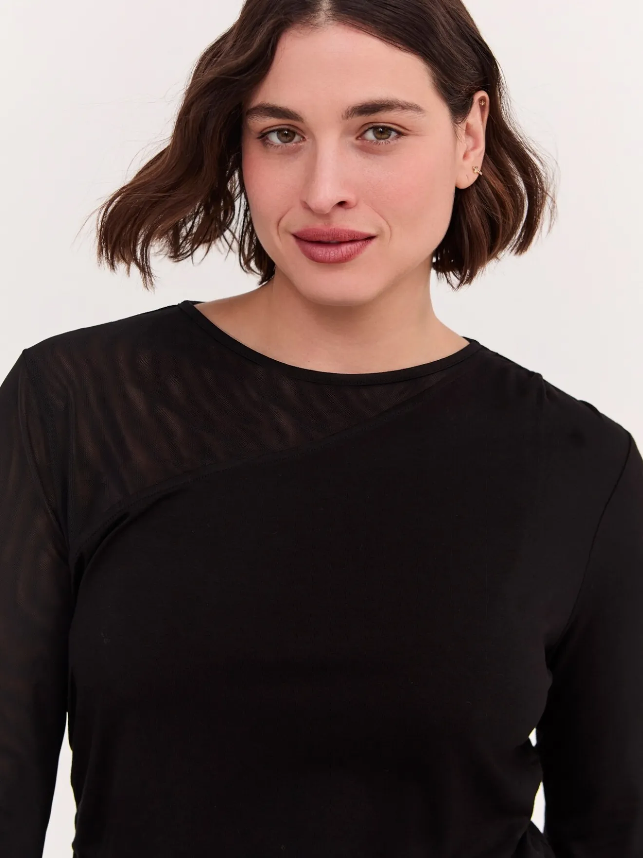 T-shirt con inserto in tulle
