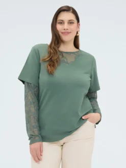 T-shirt con maniche e scollo in pizzo