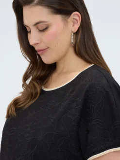 T-shirt con ricamo floreale
