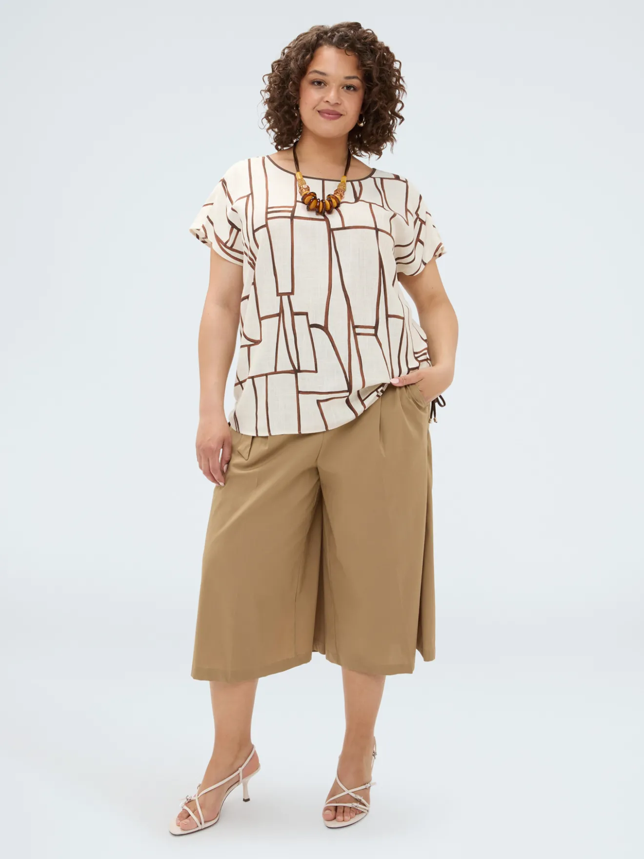 T-shirt con stampa geometrica