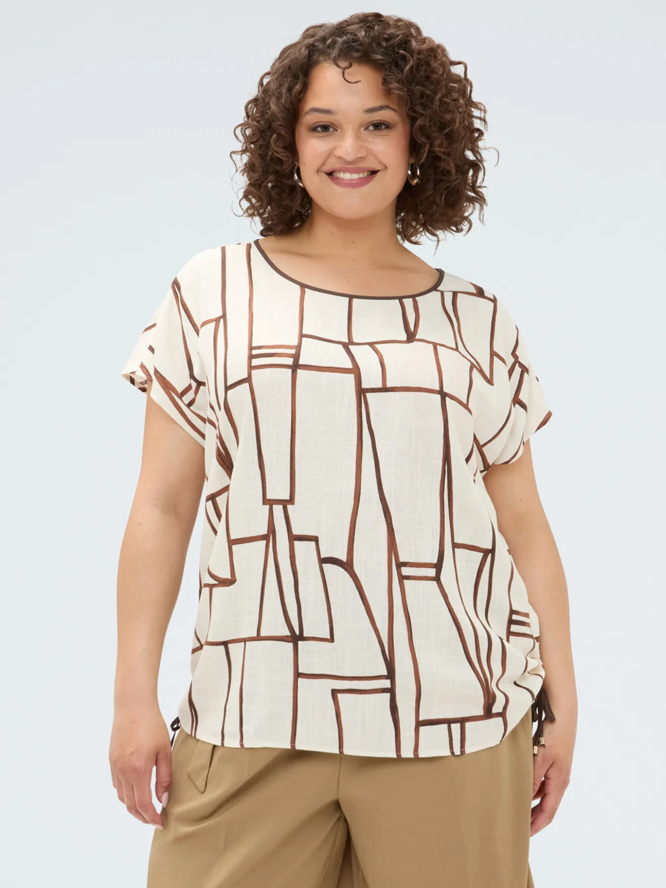 T-shirt con stampa geometrica