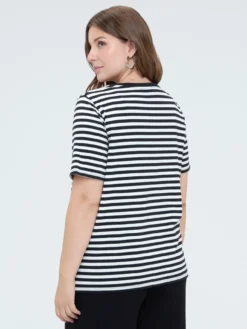 T-shirt in cotone a righe con applicazioni