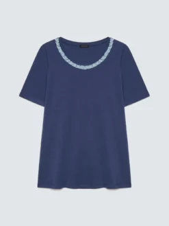 T-shirt in cotone con applicazione sullo scollo