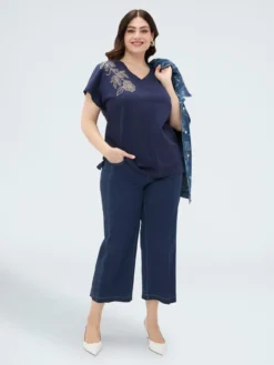 T-shirt in cotone con applicazione floreale