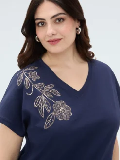 T-shirt in cotone con applicazione floreale