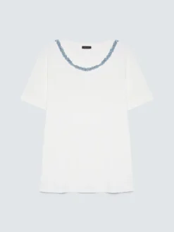 T-shirt in cotone con applicazione sullo scollo